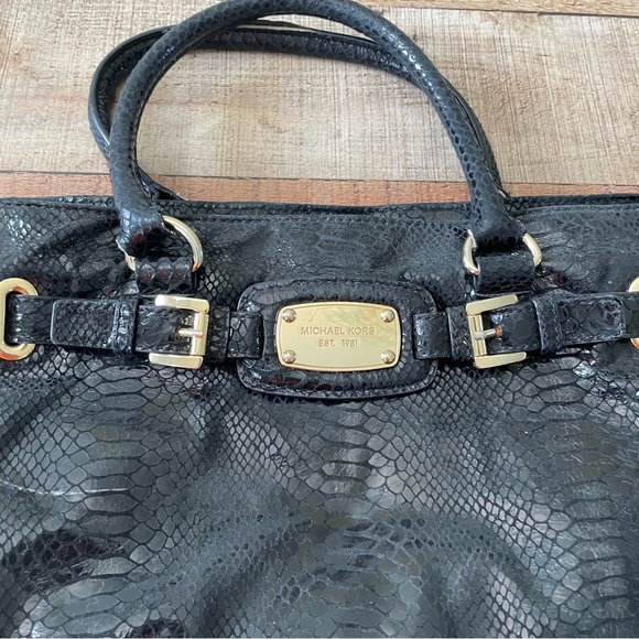 Michael Kors Snake Embossed Hamilton Handbag Black - Picture 4 of 13